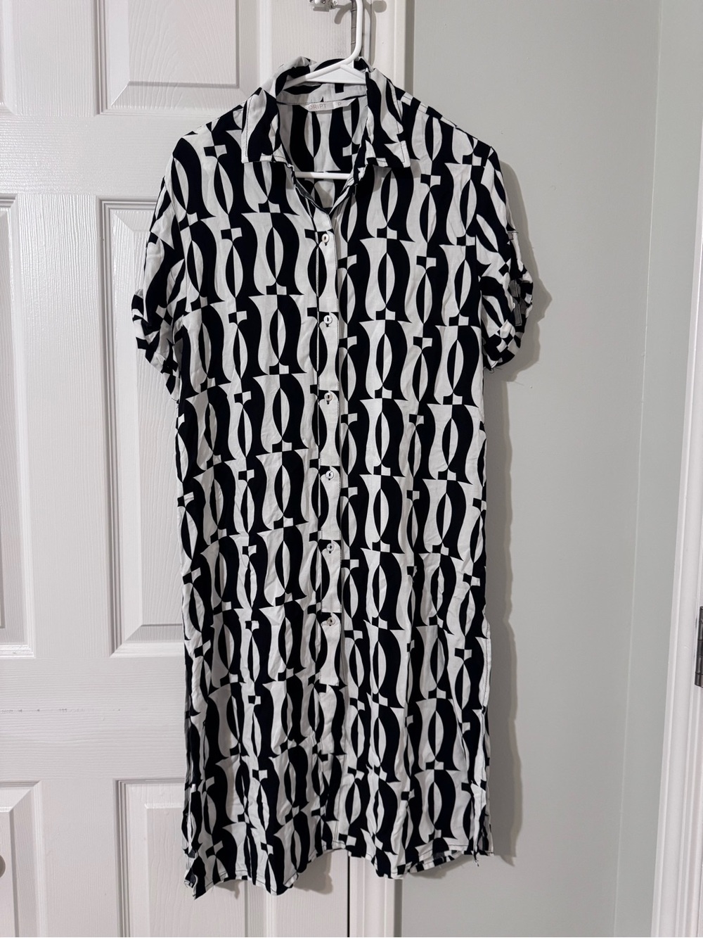 DRIPT Black & White Geometric Button-Front Shirt Dress